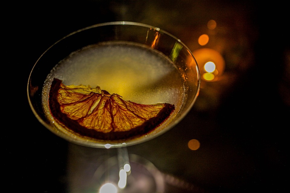 How to Craft an Impressive Cover Letter for a Bar Manager Position: Tips and Examples
