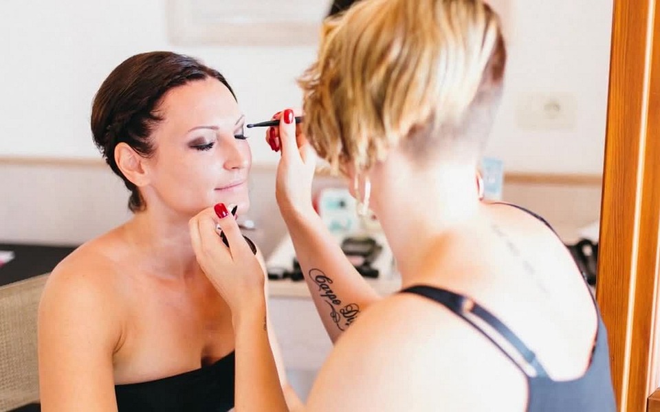 Essential Make-up Artist Resume Template: Stand Out in the UK Beauty Industry