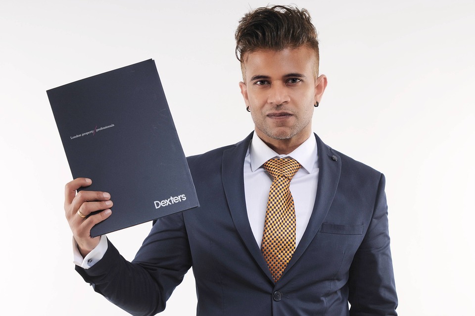 Navigating Your Career Path: A Comprehensive Guide to Becoming an Insurance Broker in the UK