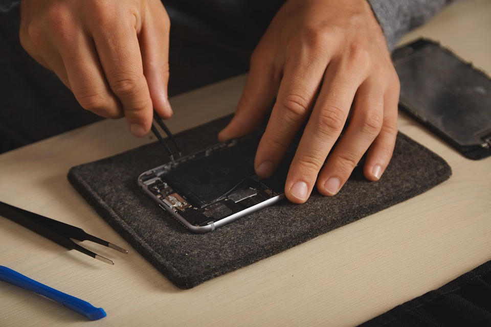 Navigating Your Career Roadmap as an Electronics Technician: Essential Steps for Success
