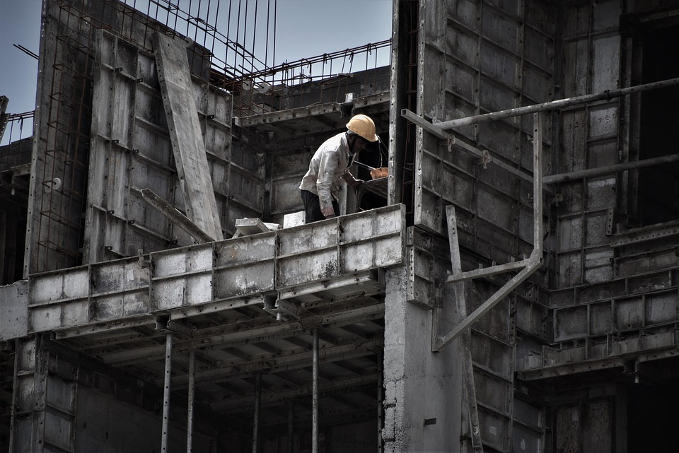 Crafting an Impressive Cover Letter for Construction Workers: Tips and Examples
