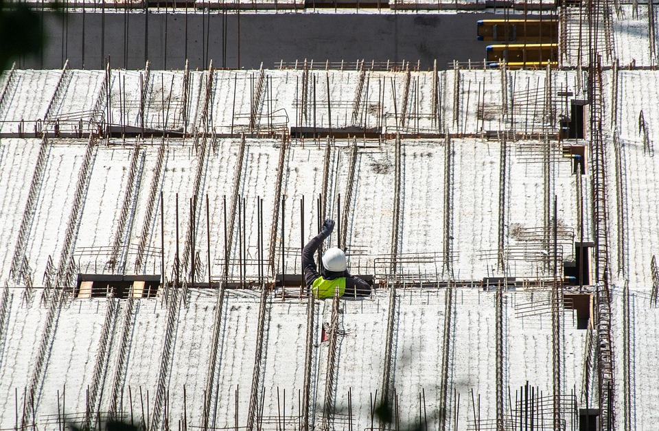 Navigating Your Career Roadmap: Essential Steps for Aspiring Construction Workers in the UK