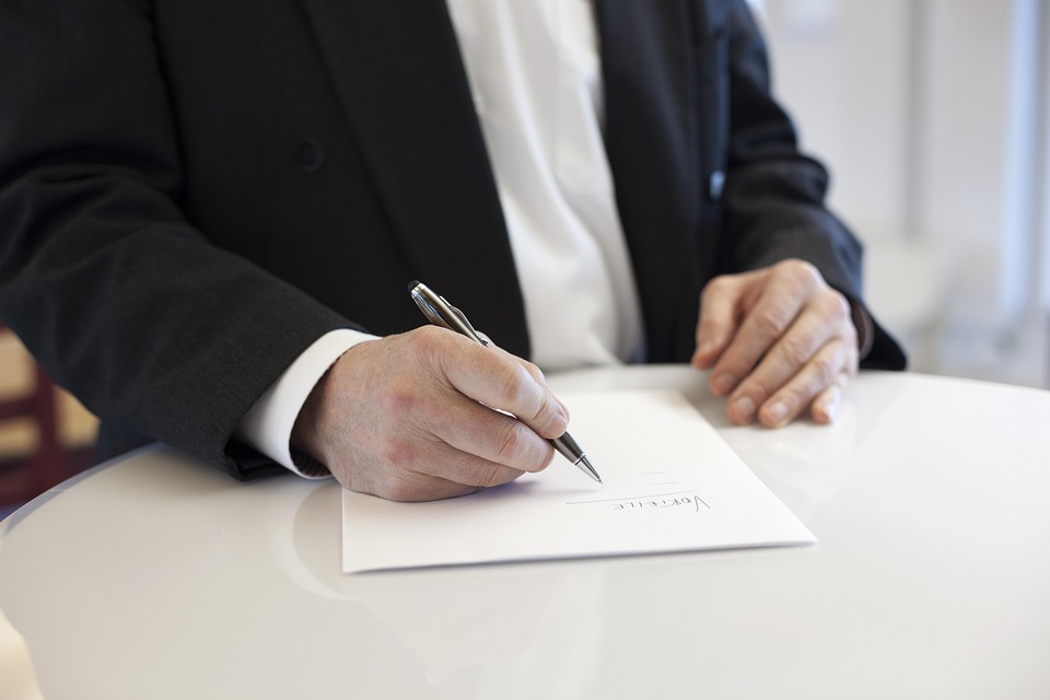Navigating Your Career Roadmap as a Contracts Manager: Essential Steps for Success