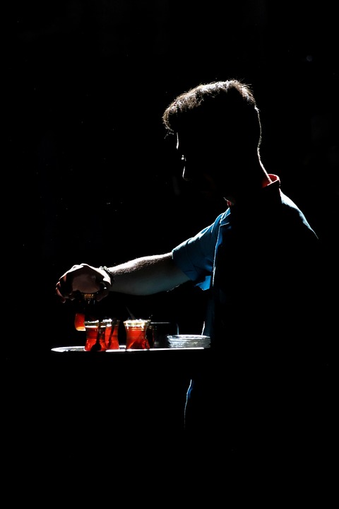 Crafting the Perfect Waiter Cover Letter: Tips and Examples for Success