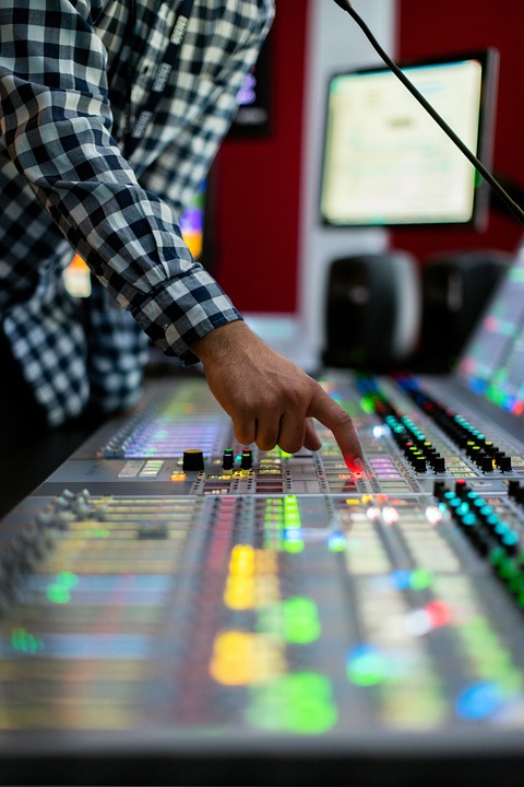 Crafting the Perfect Cover Letter for Broadcast Engineers: Tips and Examples