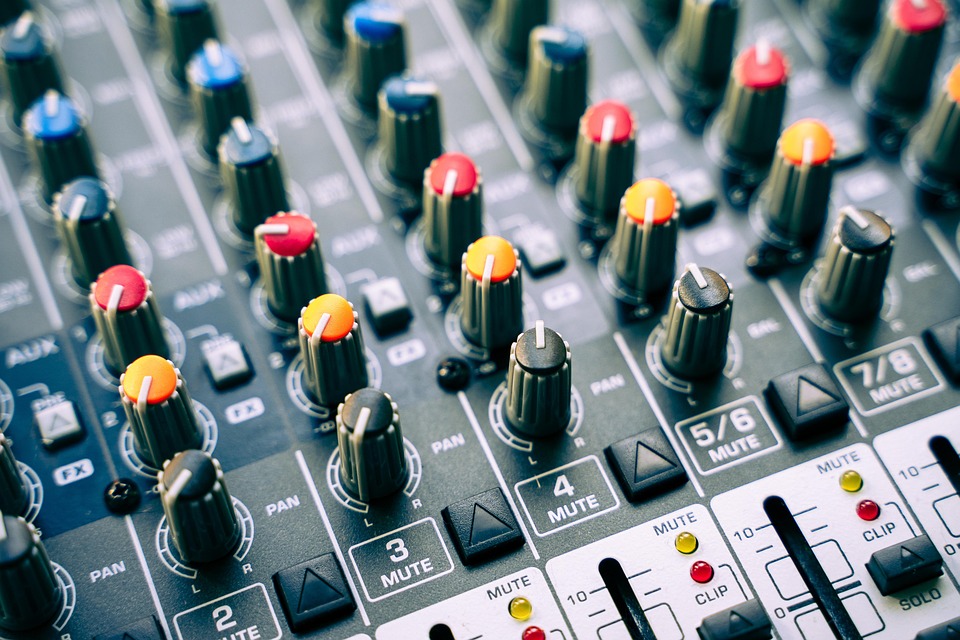 Crafting the Perfect Cover Letter for Sound Engineers: Tips and Examples