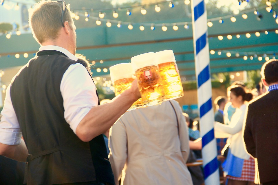 Navigating Your Career Path as a Waiter: Essential Roadmaps for Success in the UK Hospitality Industry