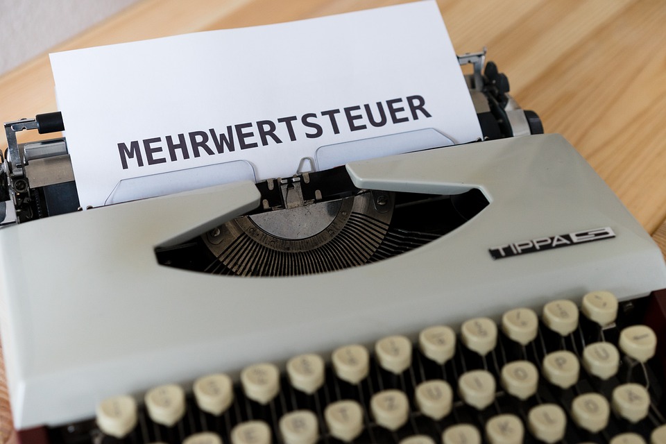 How to Craft an Impressive Cover Letter for a Tax Advisor Position: Tips and Examples
